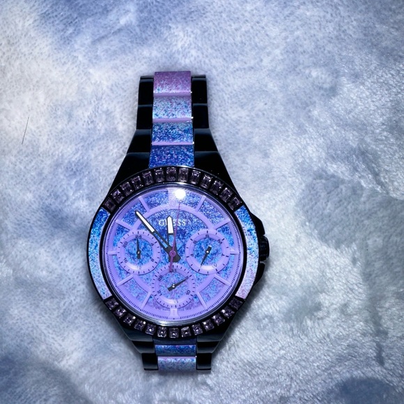 Women’s Guess Watch - Picture 1 of 4